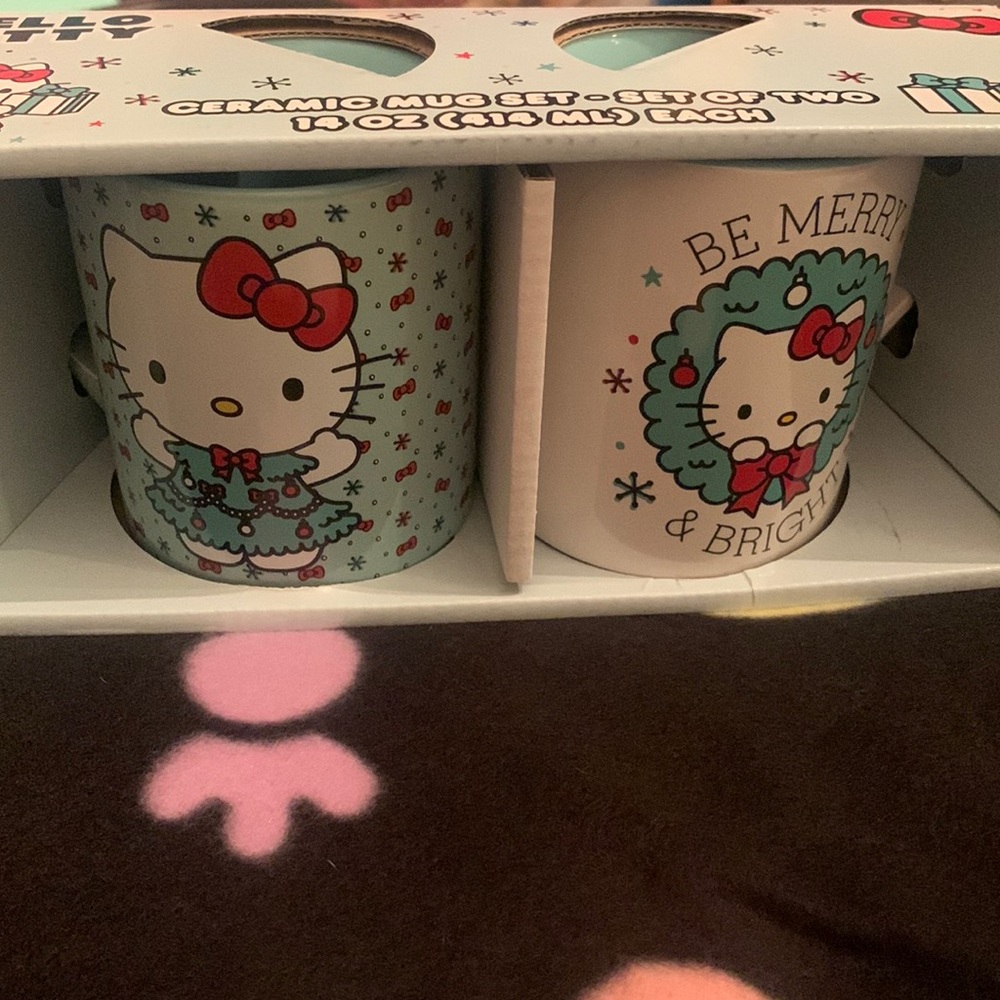 NWT Hello Kitty Holiday ceramic mug set of 2 14oz mugs
